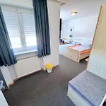 Pensión Apartmenthaus Wohnbau Gmbh Gebrüder Laurent 3*