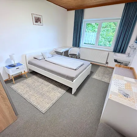 Apartmenthaus Wohnbau Gmbh Gebrüder Laurent Pensión 3*