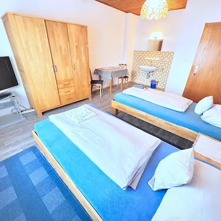 게스트하우스 Apartmenthaus Wohnbau Gmbh Gebrueder Laurent 란다우 안 데어 이자