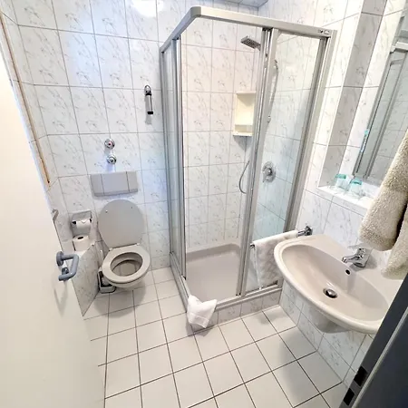 게스트하우스 Apartmenthaus Wohnbau Gmbh Gebrueder Laurent 란다우 안 데어 이자
