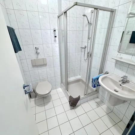 Apartmenthaus Wohnbau Gmbh Gebrueder Laurent 게스트하우스 란다우 안 데어 이자