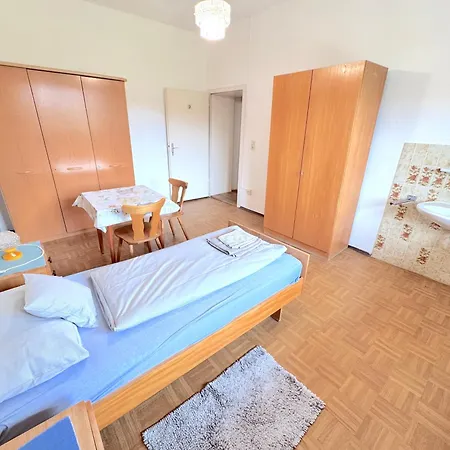Apartmenthaus Wohnbau Gmbh Gebrueder Laurent 3* 란다우 안 데어 이자