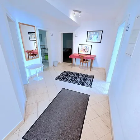 게스트하우스 Apartmenthaus Wohnbau Gmbh Gebrueder Laurent 란다우 안 데어 이자