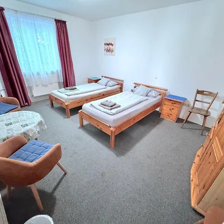 게스트하우스 Apartmenthaus Wohnbau Gmbh Gebrueder Laurent 란다우 안 데어 이자