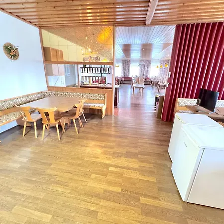 게스트하우스 Apartmenthaus Wohnbau Gmbh Gebrueder Laurent 란다우 안 데어 이자