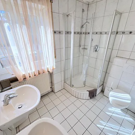 Apartmenthaus Wohnbau Gmbh Gebrueder Laurent 3* 란다우 안 데어 이자
