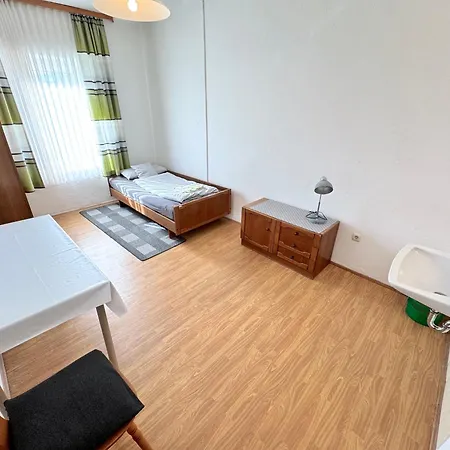 Apartmenthaus Wohnbau Gmbh Gebrueder Laurent 게스트하우스